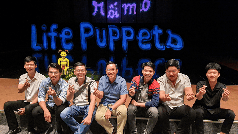 The development team of project Do Theater experiences the show Life Puppets